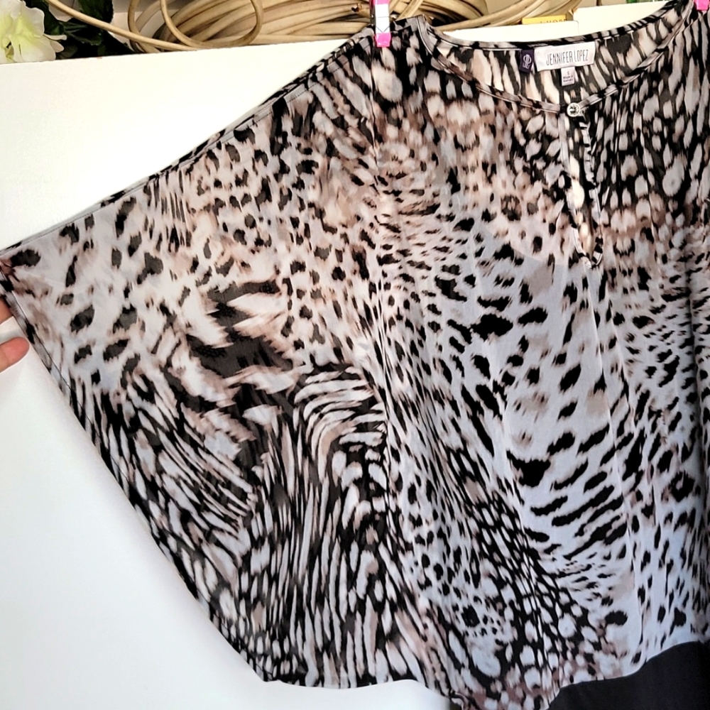 Jennifer Lopez shawl top with ruched sides size s